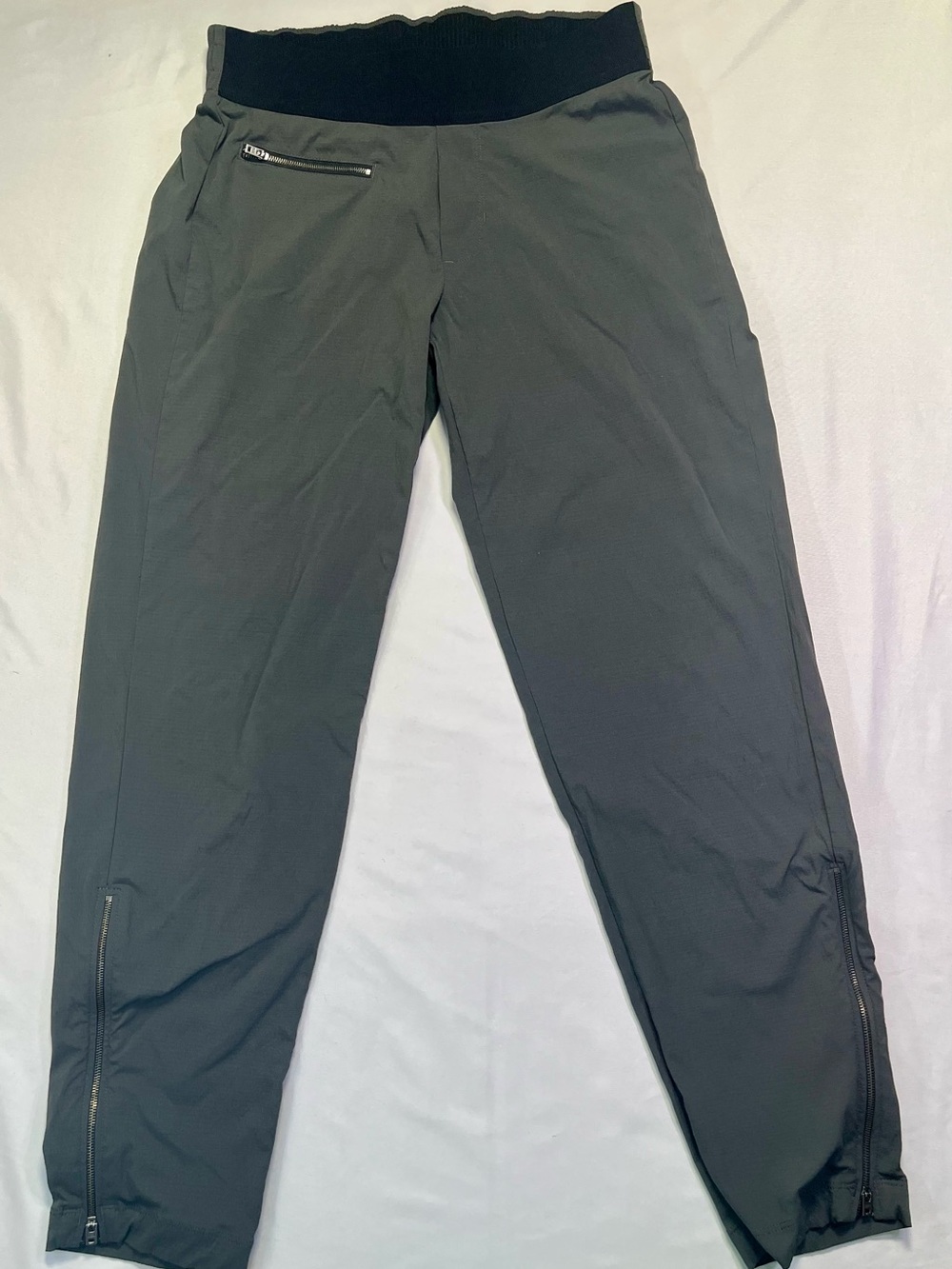 Athleta Jogger Crop Pants Womens Size 2 Gray Ankle Zip Pull on Nylon Mod Trekkie
